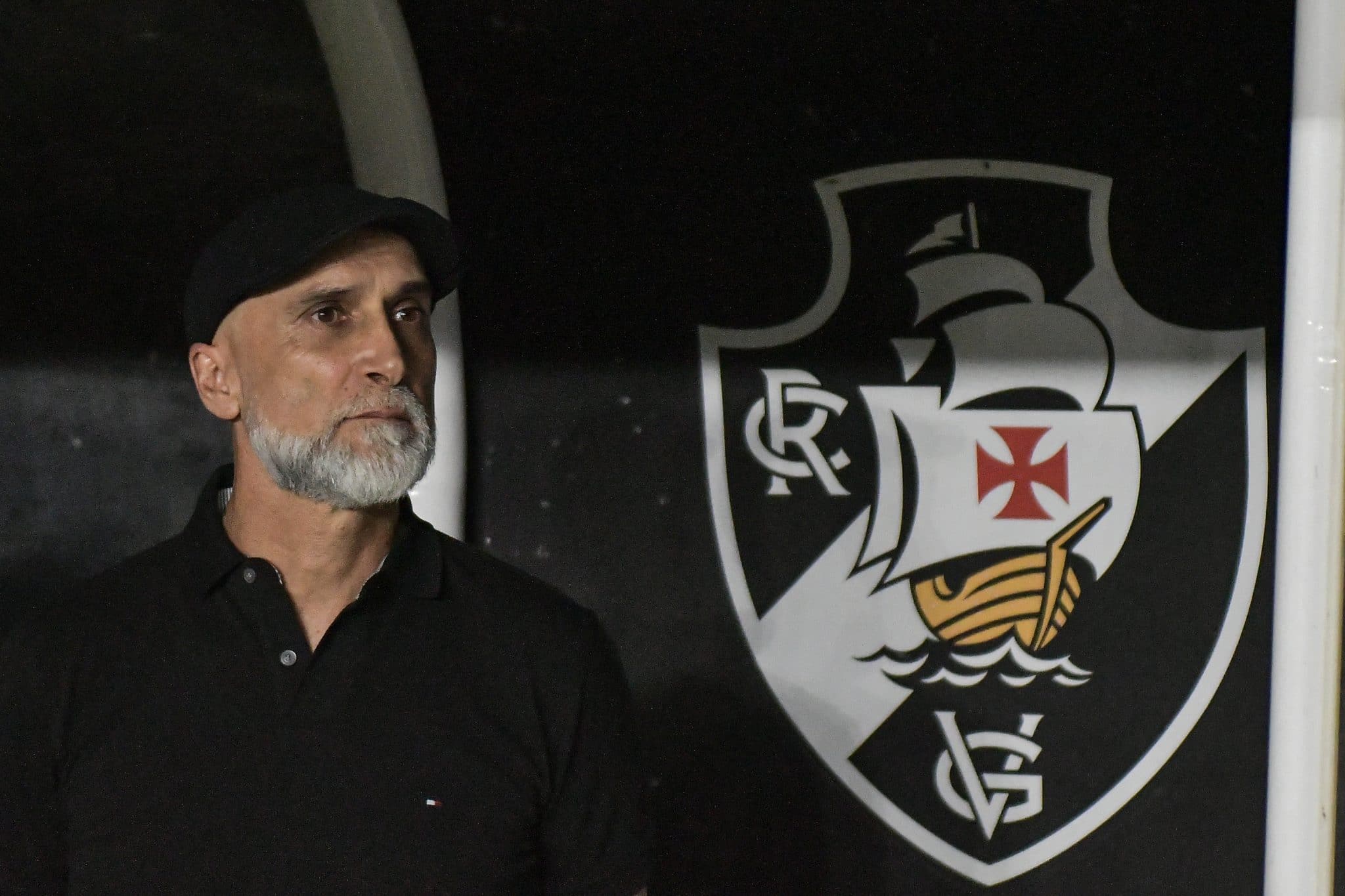Vasco anuncia demiss&atilde;o do t&eacute;cnico &Aacute;lvaro Pacheco e surpreende com outra sa&iacute;da