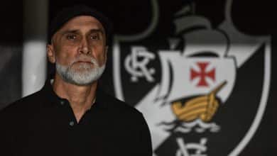 &lsquo;Sempre com as malas prontas&rsquo;: &Aacute;lvaro Pacheco j&aacute; responde sobre demiss&atilde;o no Vasco