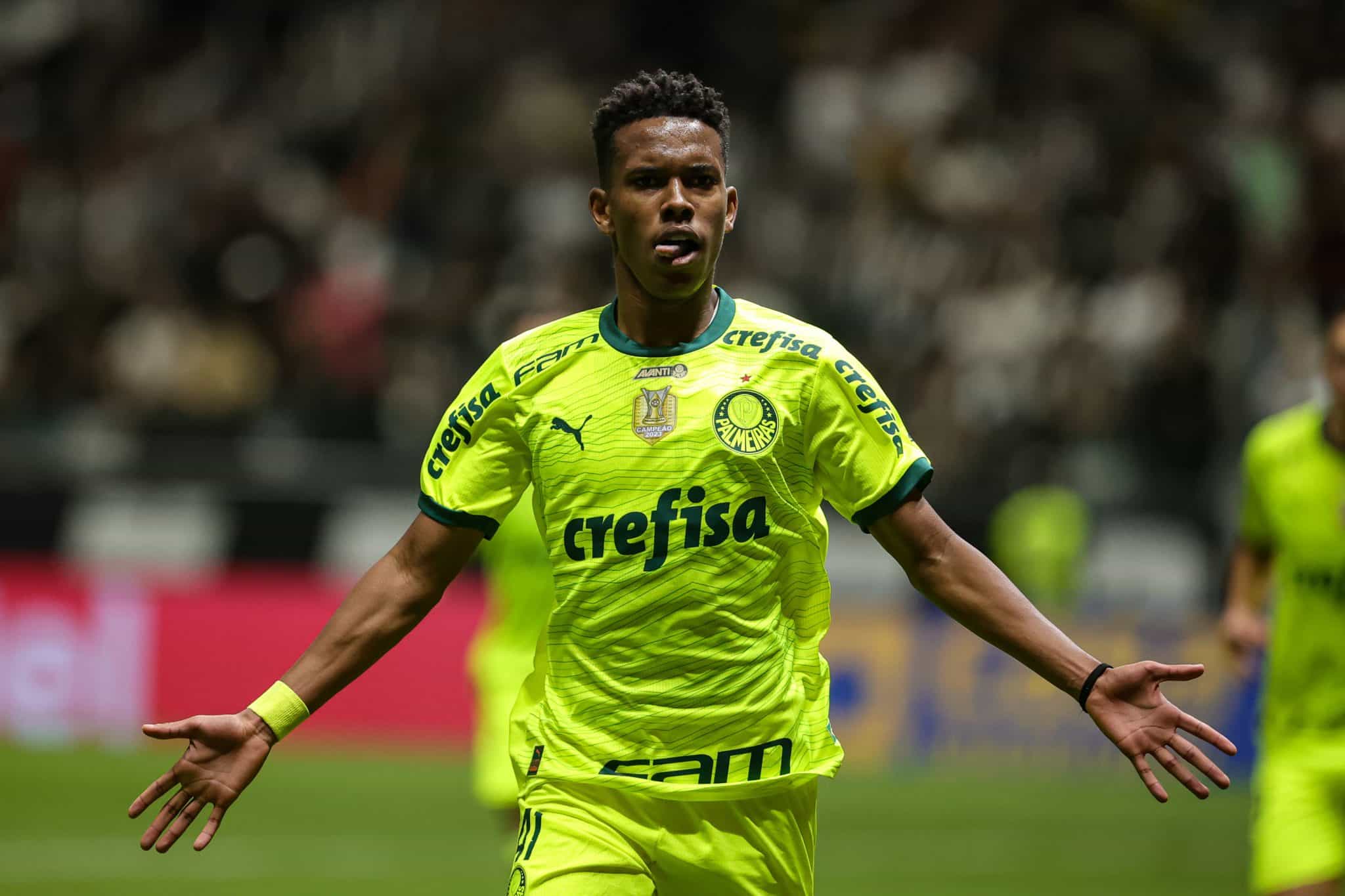 Palmeiras confirma venda de Est&ecirc;v&atilde;o para o Chelsea por valor recorde