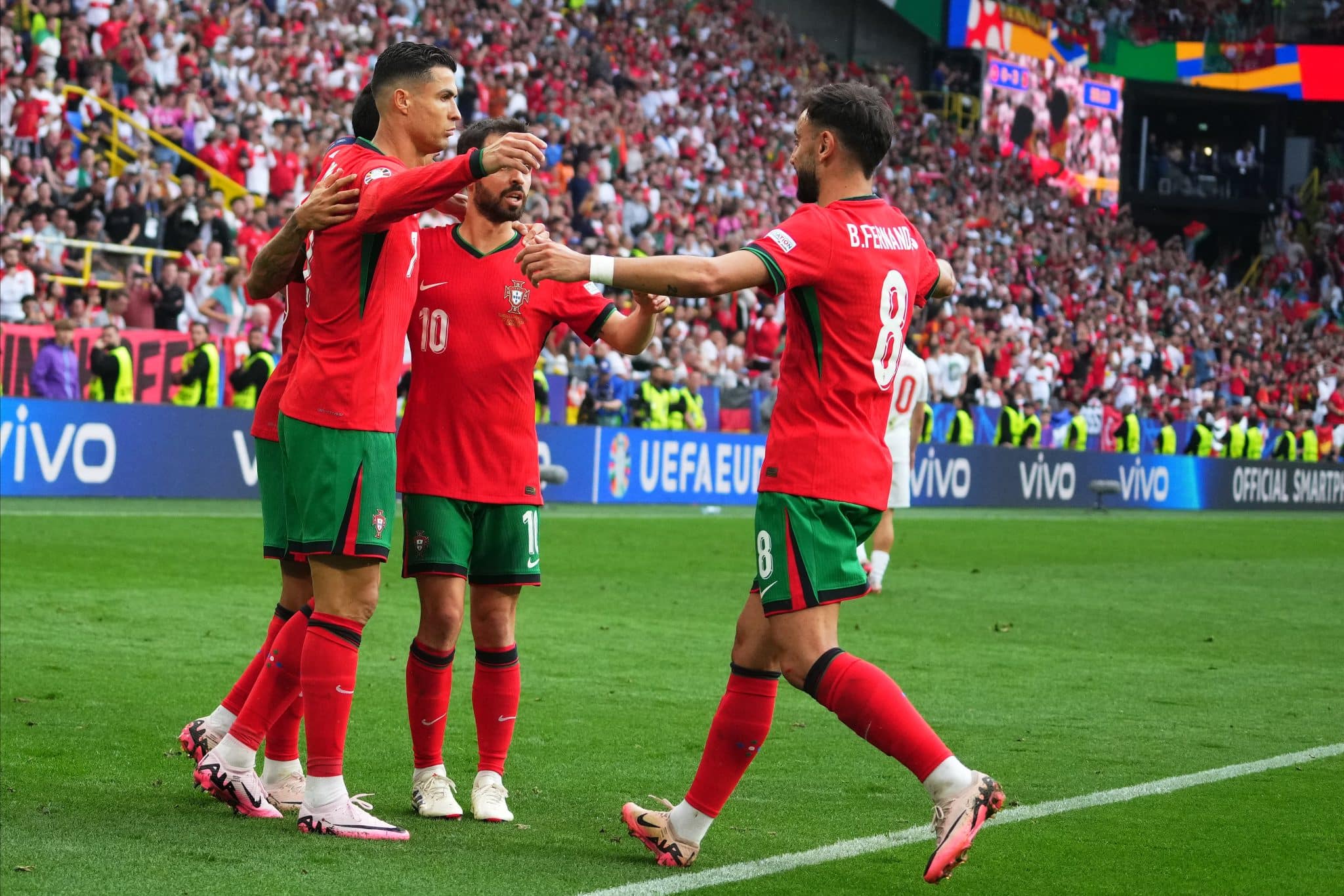 A m&aacute;quina de recordes Cristiano Ronaldo: Portugal vence e garante classifica&ccedil;&atilde;o na Euro