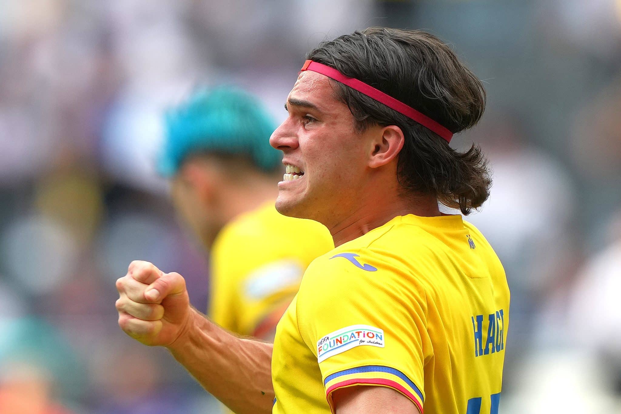 Ianis Hagi evoca talento do pai e &eacute; decisivo para classifica&ccedil;&atilde;o hist&oacute;rica da Rom&ecirc;nia