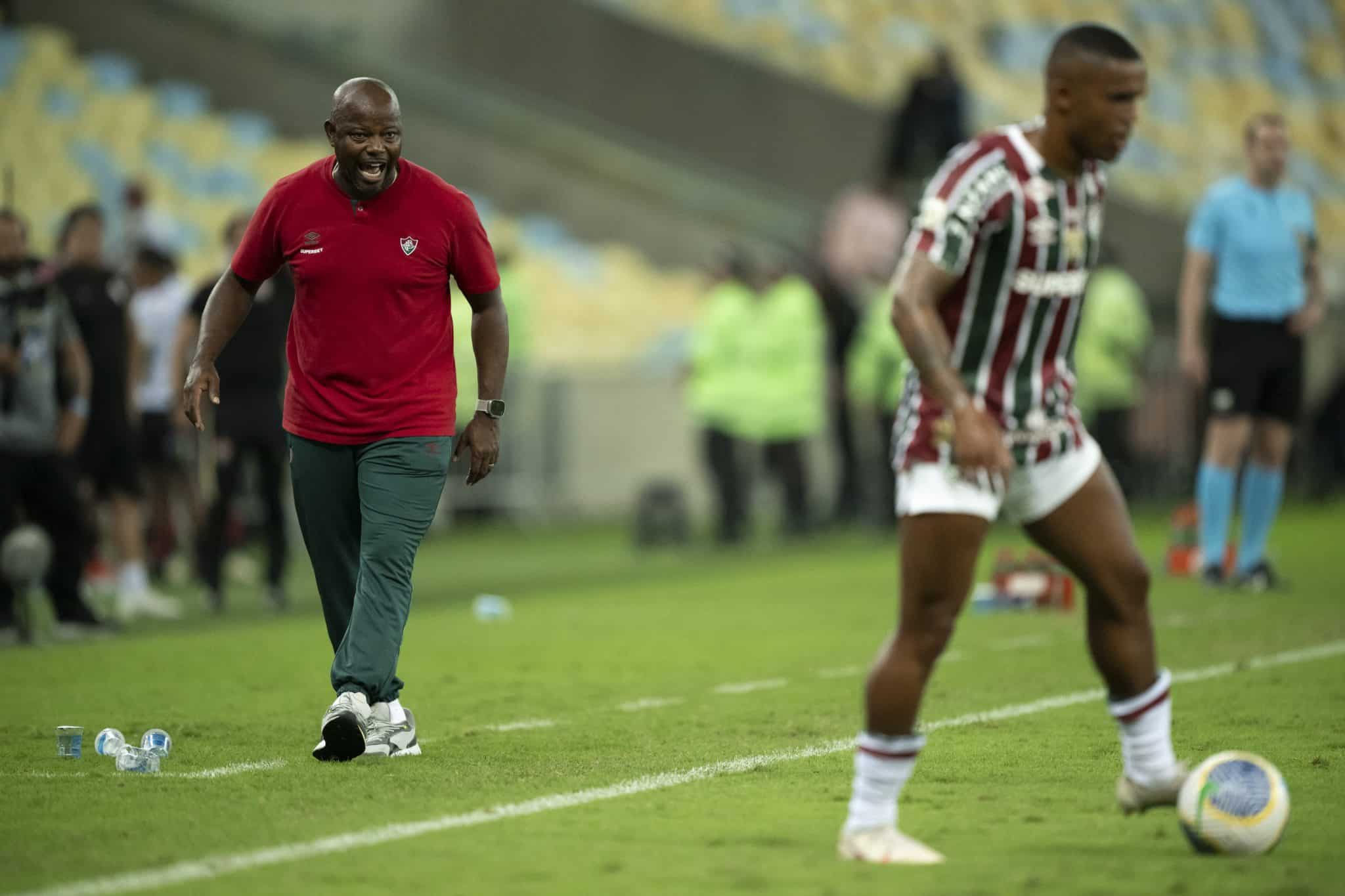 Marc&atilde;o cobra Douglas Costa, que ainda n&atilde;o disse a que veio no Fluminense - Foto: Marcelo Gon&ccedil;alves/Fluminense FC