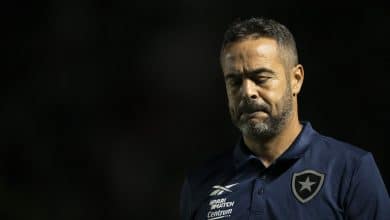 Reclama&ccedil;&atilde;o do Botafogo com arbitragem &eacute; justa, mas Artur Jorge tamb&eacute;m precisa se explicar