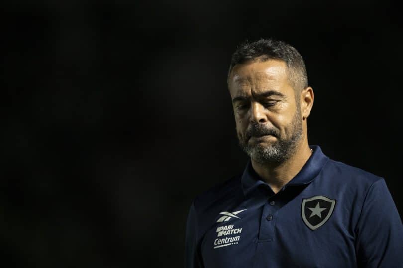 Reclamação do Botafogo com arbitragem é justa, mas Artur Jorge também precisa se explicar
