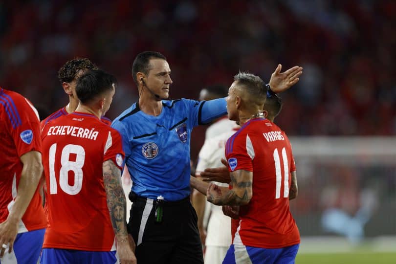 Chile exige suspensão de árbitro e faz fortes reclamações após queda na Copa América