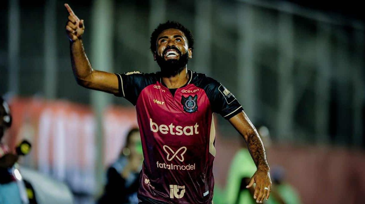 De todo cora&ccedil;&atilde;o, um velho conhecido defende o Vit&oacute;ria contra o Fluminense