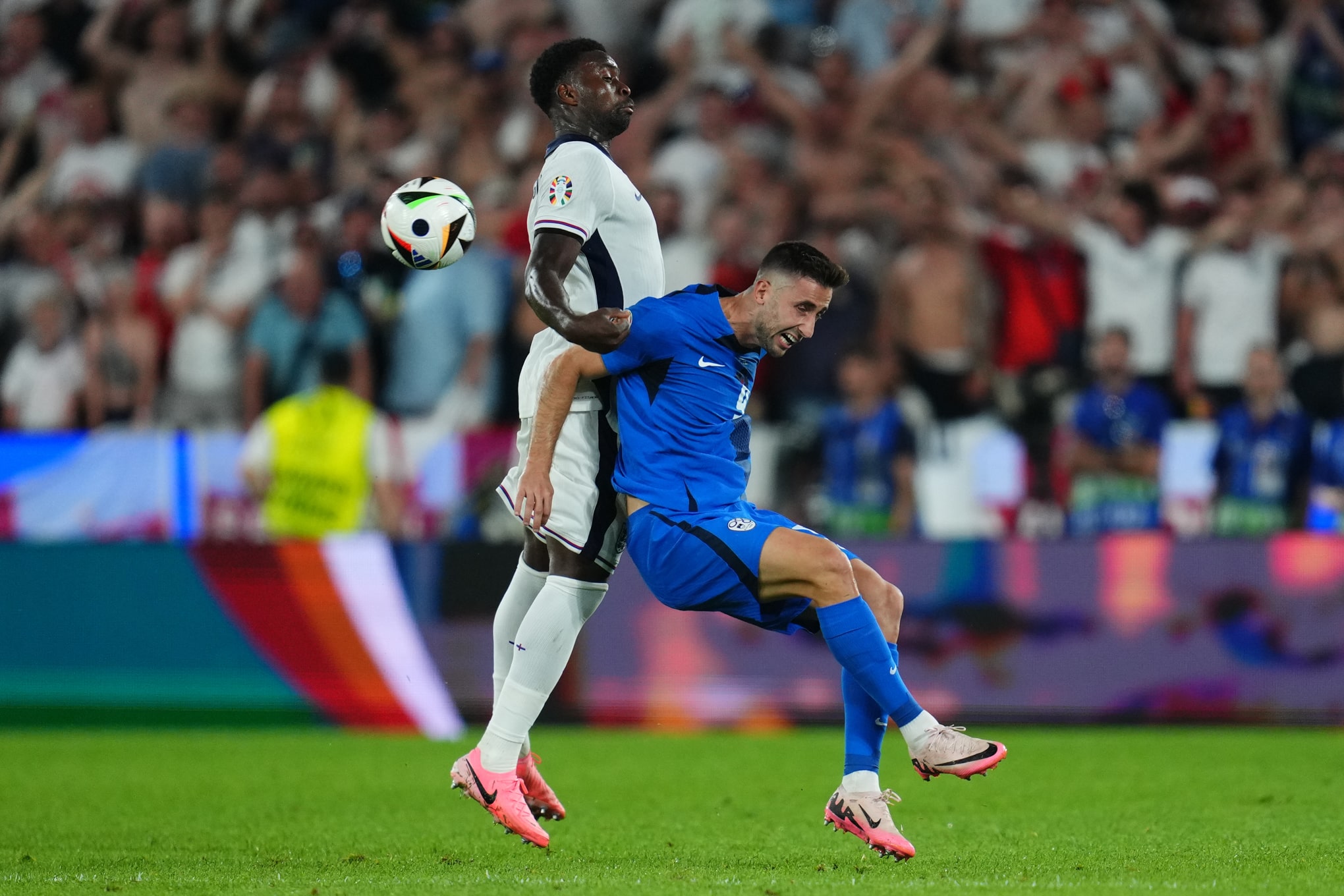 Inglaterra contra a Eslov&ecirc;nia na primeira fase da Eurocopa