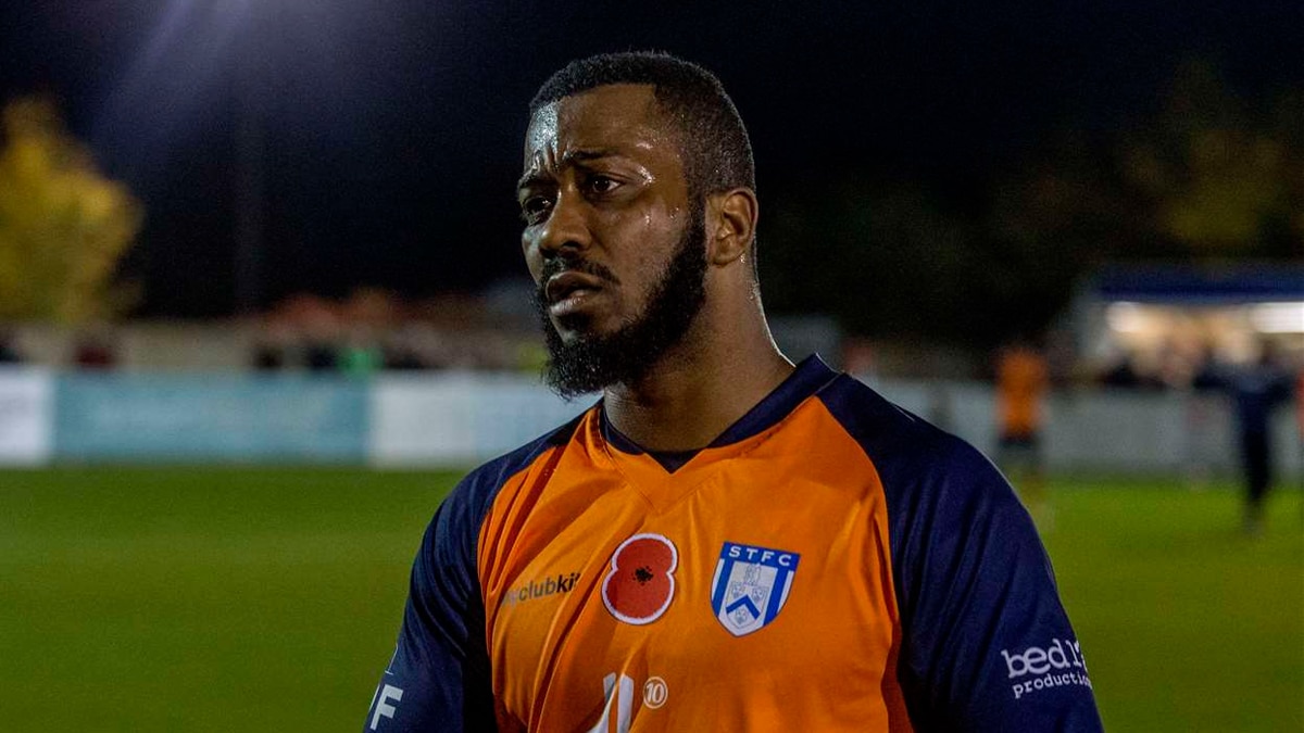 Em agosto de 2022, Kynan Isaac foi punido por 10 anos do futebol ingl&ecirc;s. Foto: Mark Williamson