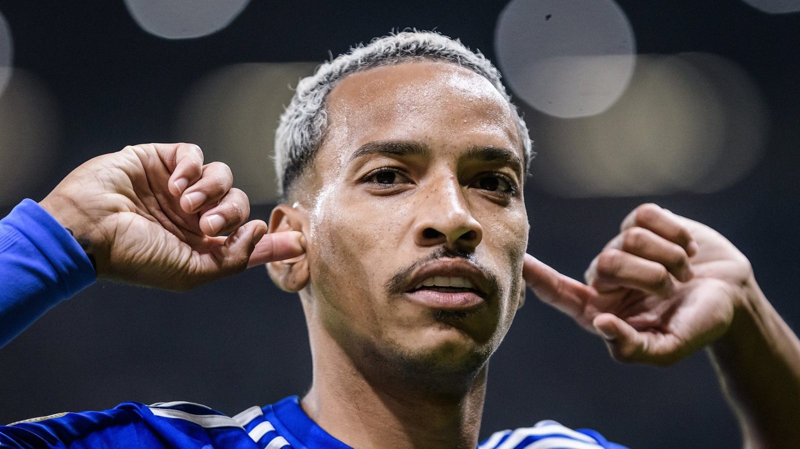 Matheus Pereira segue dando as cartas no Brasil e volta a salvar o Cruzeiro