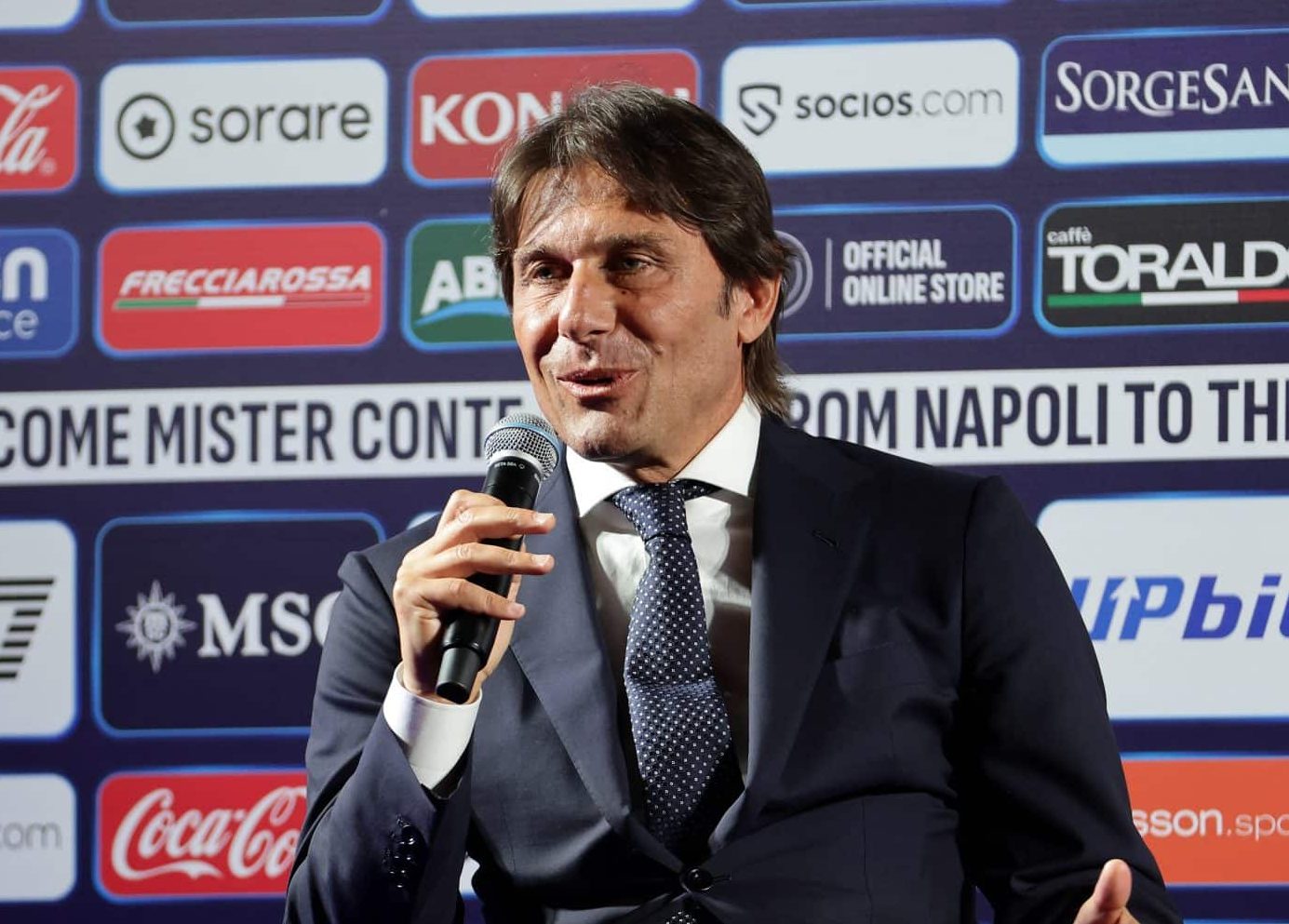 &ldquo;Ele fica!&rdquo; Novo t&eacute;cnico do Napoli &eacute; categ&oacute;rico sobre futuro de seu principal craque