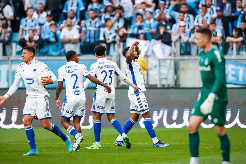 Rafa Silva comemora gol marcado sobre o Gr&ecirc;mio