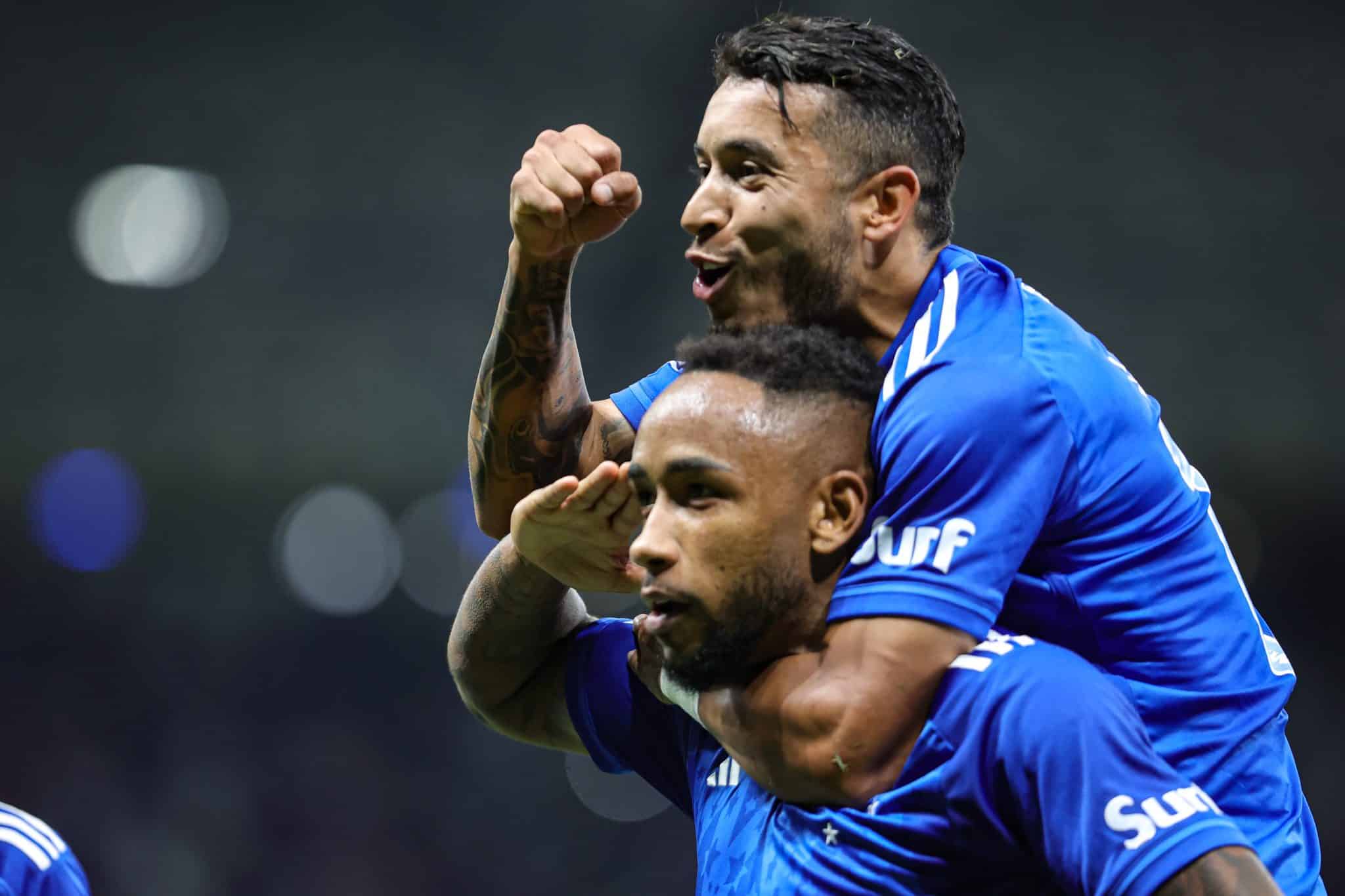 Rafa Silva tradicionalmente comemora seus gols batendo contin&ecirc;ncia para a torcida do Cruzeiro