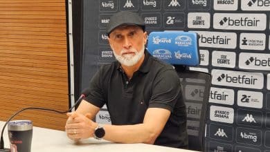 Sem voz e sem sorriso, &Aacute;lvaro Pacheco chama responsabilidade por vexame do Vasco