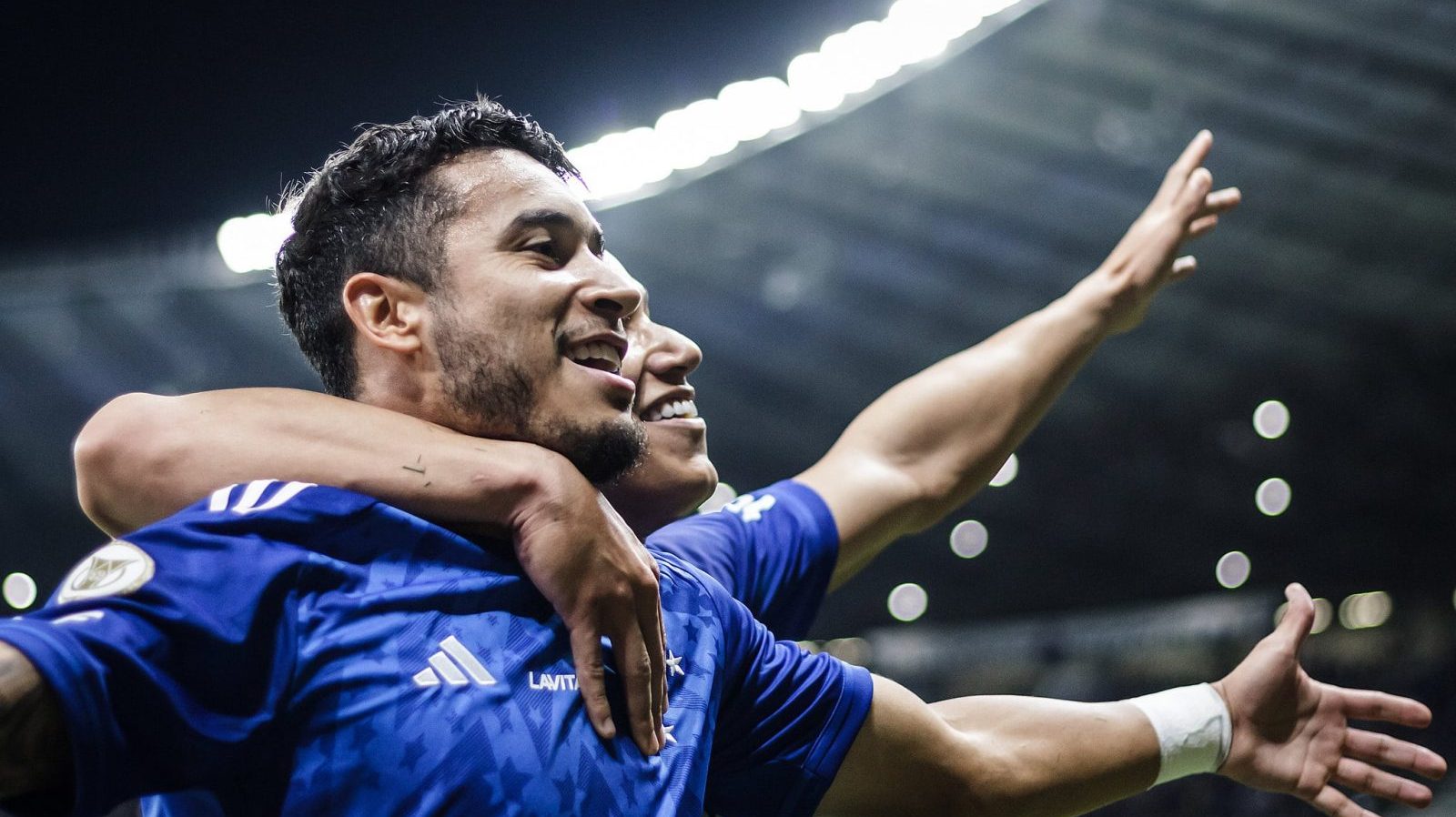 Cruzeiro supera &lsquo;fantasma F&aacute;bio&rsquo; e afunda Fluminense na lanterna do Brasileir&atilde;o