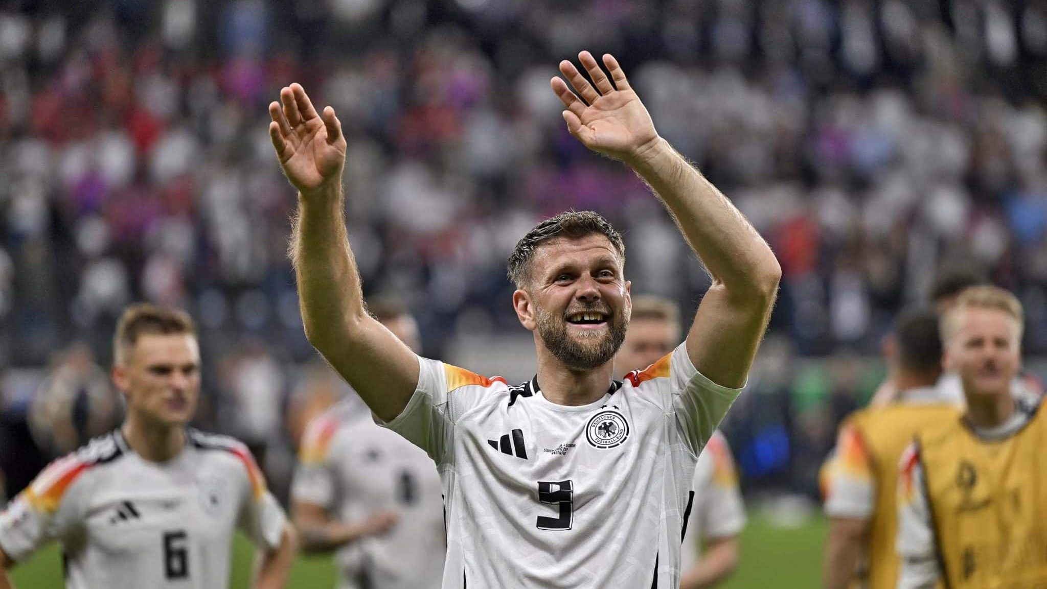 Estrela de F&uuml;llkrug garante lideran&ccedil;a do grupo para a Alemanha contra a Su&iacute;&ccedil;a