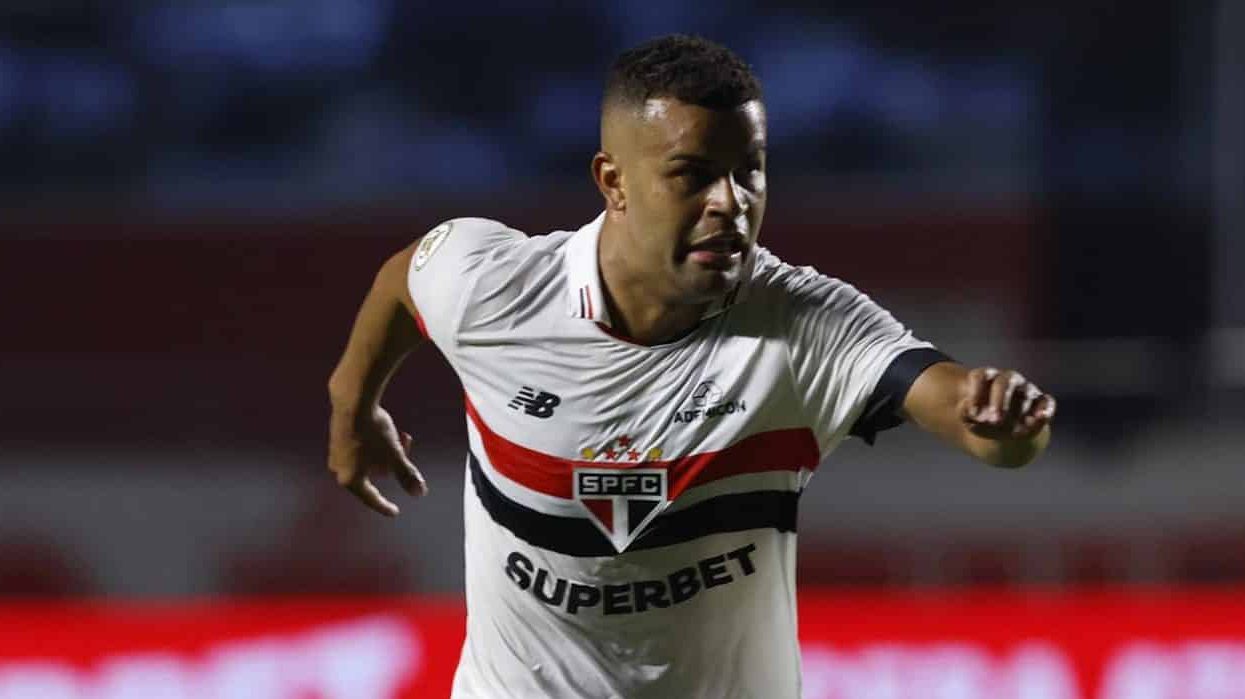 Alisson em campo pelo S&atilde;o Paulo (Foto: Rubens Chiri e Paulo Pinto/Saopaulofc.net)