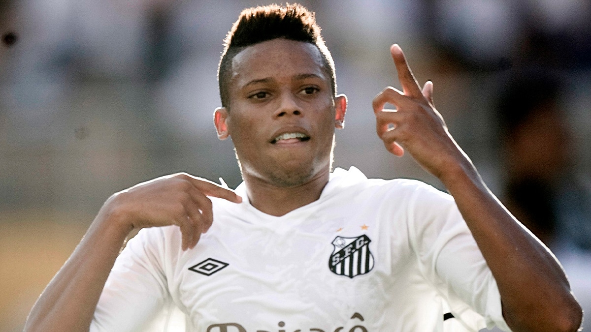 Ap&oacute;s se destacar no Santos, Andr&eacute; foi vendido ao D&iacute;namo de Kiev por 8,10 milh&otilde;es de euros em 2010. Foto: Icon Sport