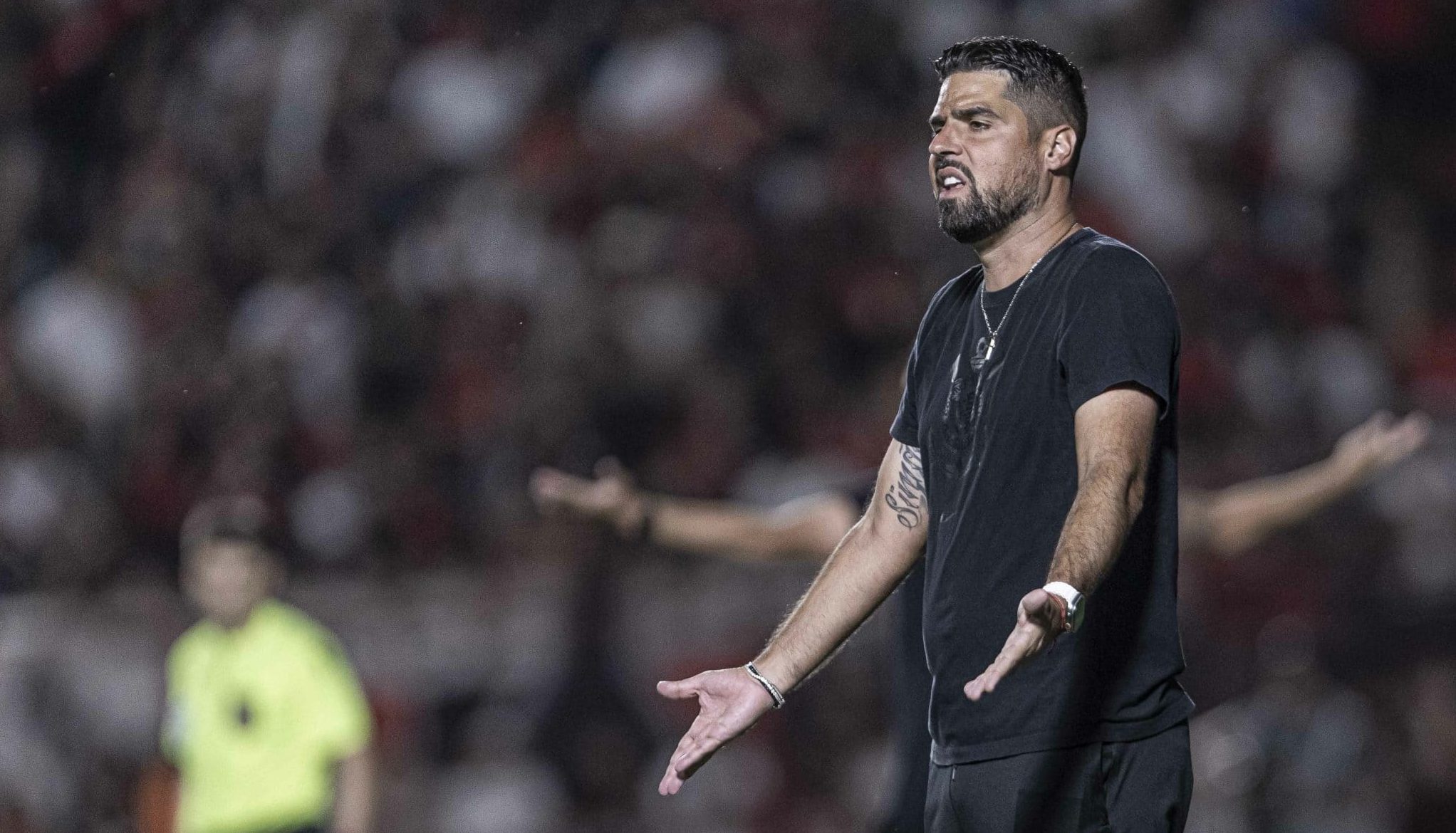Com Carlos Miguel vaiado, Corinthians agrava crise e acumula problemas para cl&aacute;ssico