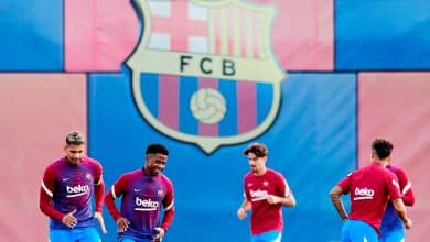 Joia da base e zagueiro titular: quem s&atilde;o os jogadores com mais chances de sair do Barcelona