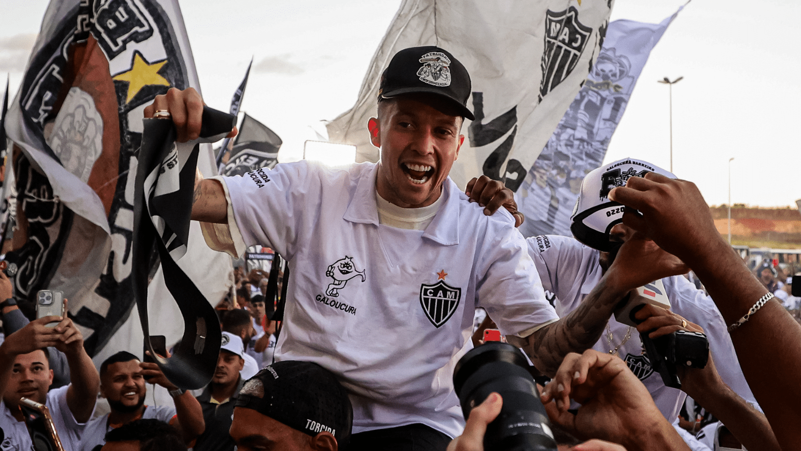 &lsquo;Ansioso e motivado&rsquo;: Quando Bernard se apresenta e poder&aacute; jogar pelo Atl&eacute;tico-MG?