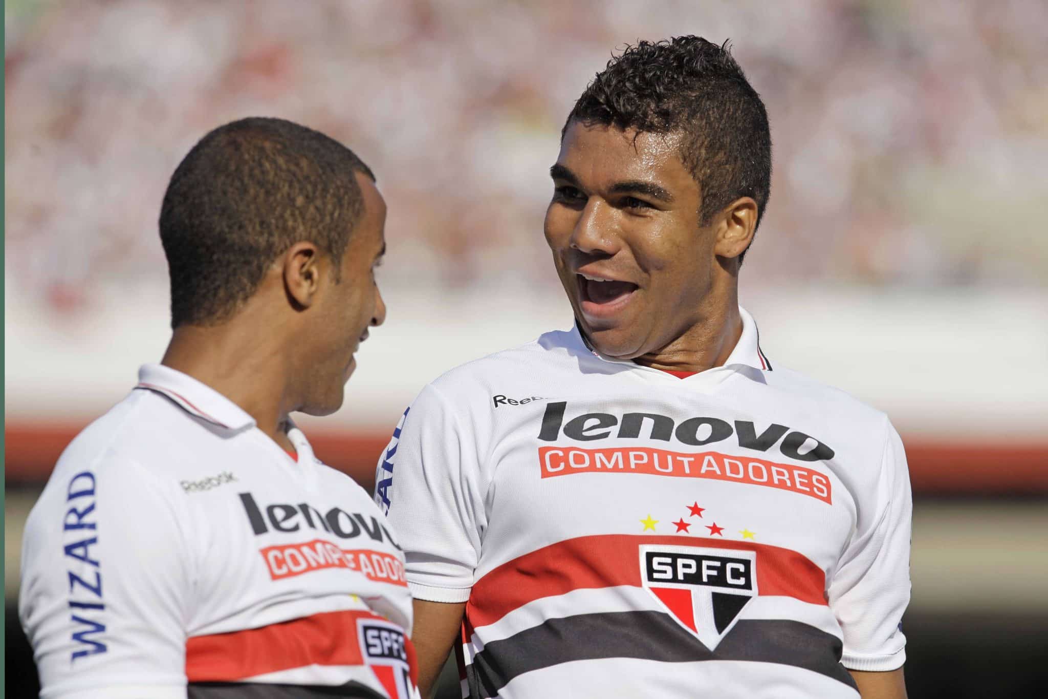 Lucas Moura e Casemiro pelo S&atilde;o Paulo, em 2012 (Foto: IMAGO / Fotoarena)
