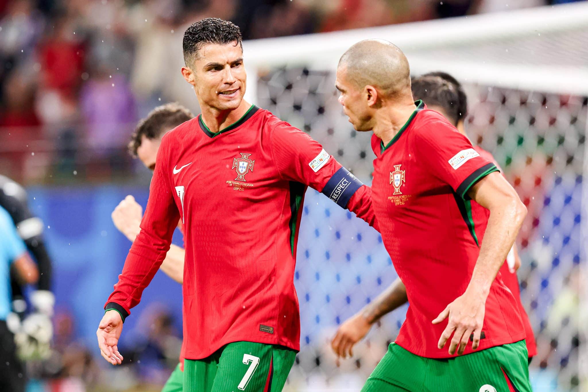 Cristiano Ronaldo e Pepe fazem hist&oacute;ria na Eurocopa durante vit&oacute;ria heroica de Portugal