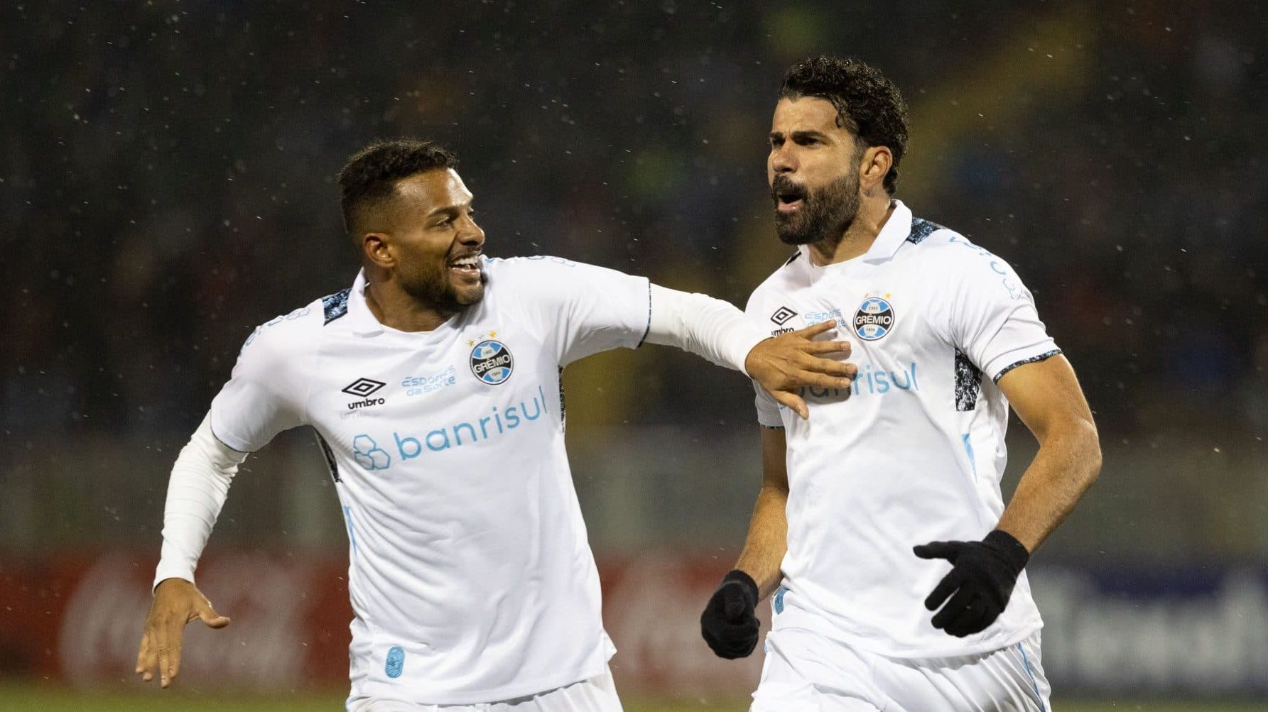 Gr&ecirc;mio supera chuva, trave e Huachipato para confirmar ida &agrave;s oitavas da Libertadores