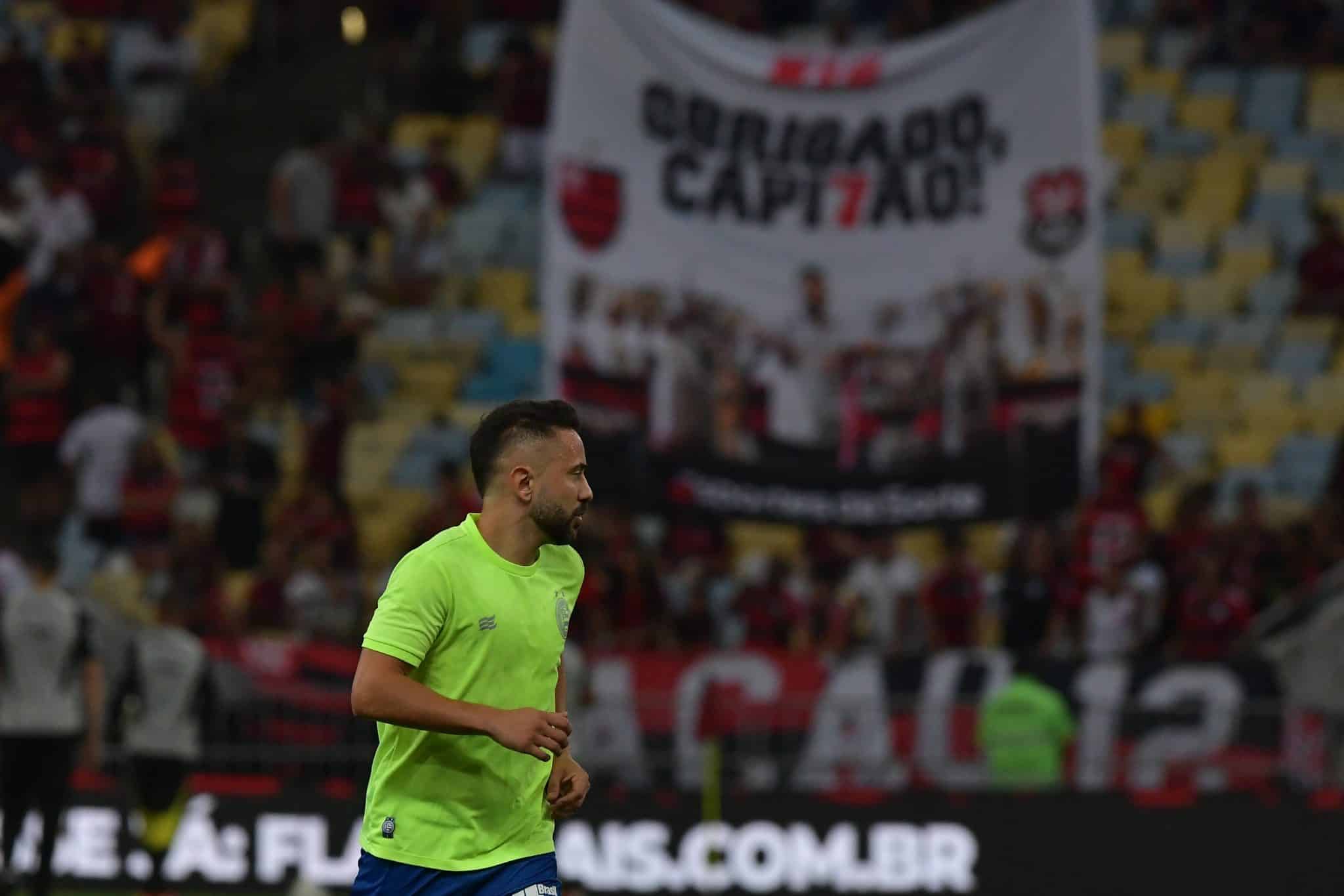 Reencontro termina com Everton Ribeiro cabisbaixo e um incans&aacute;vel Flamengo na lideran&ccedil;a