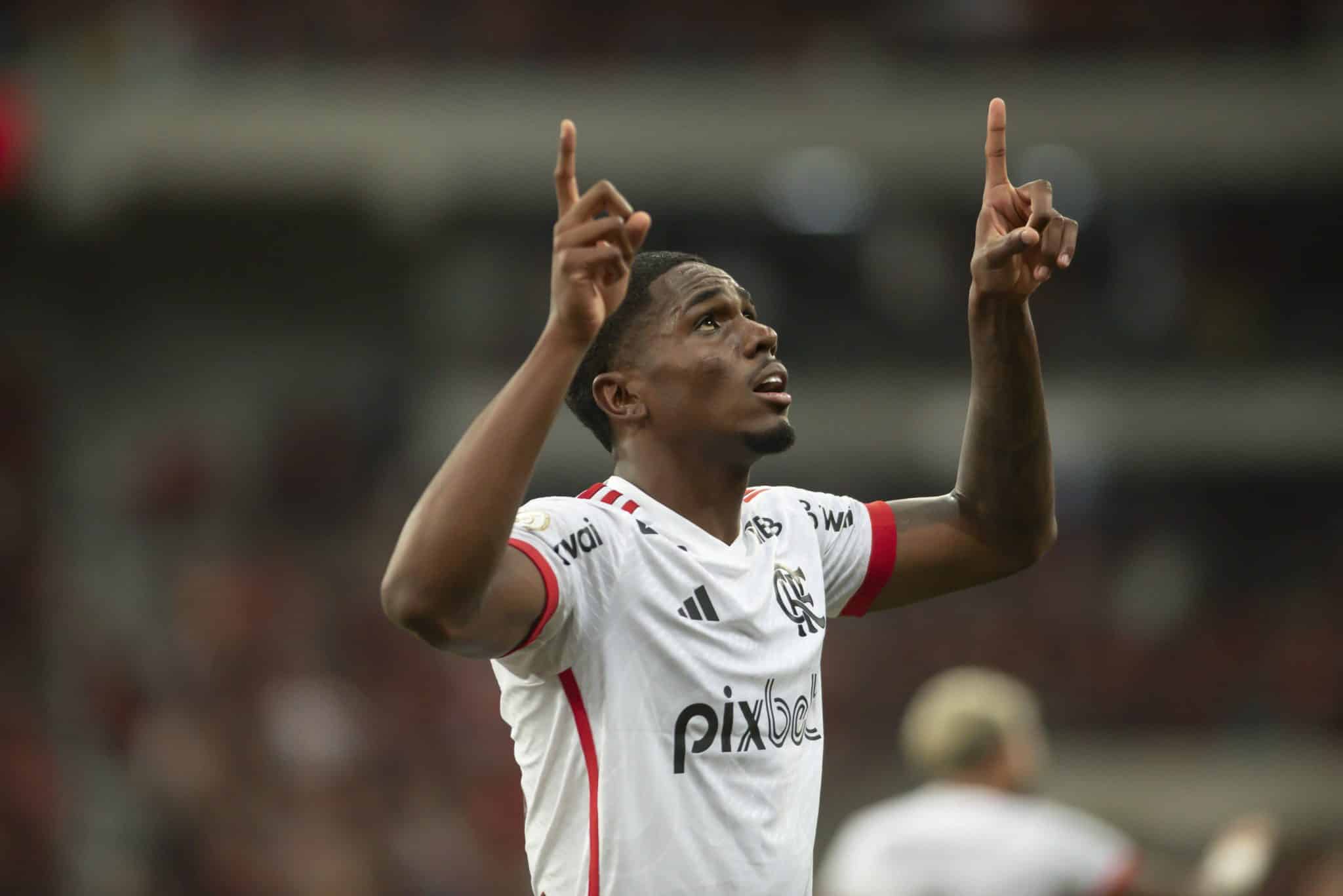 Filipe Lu&iacute;s faz jus &agrave;s origens no Flamengo para escolher teste de substituto de De La Cruz