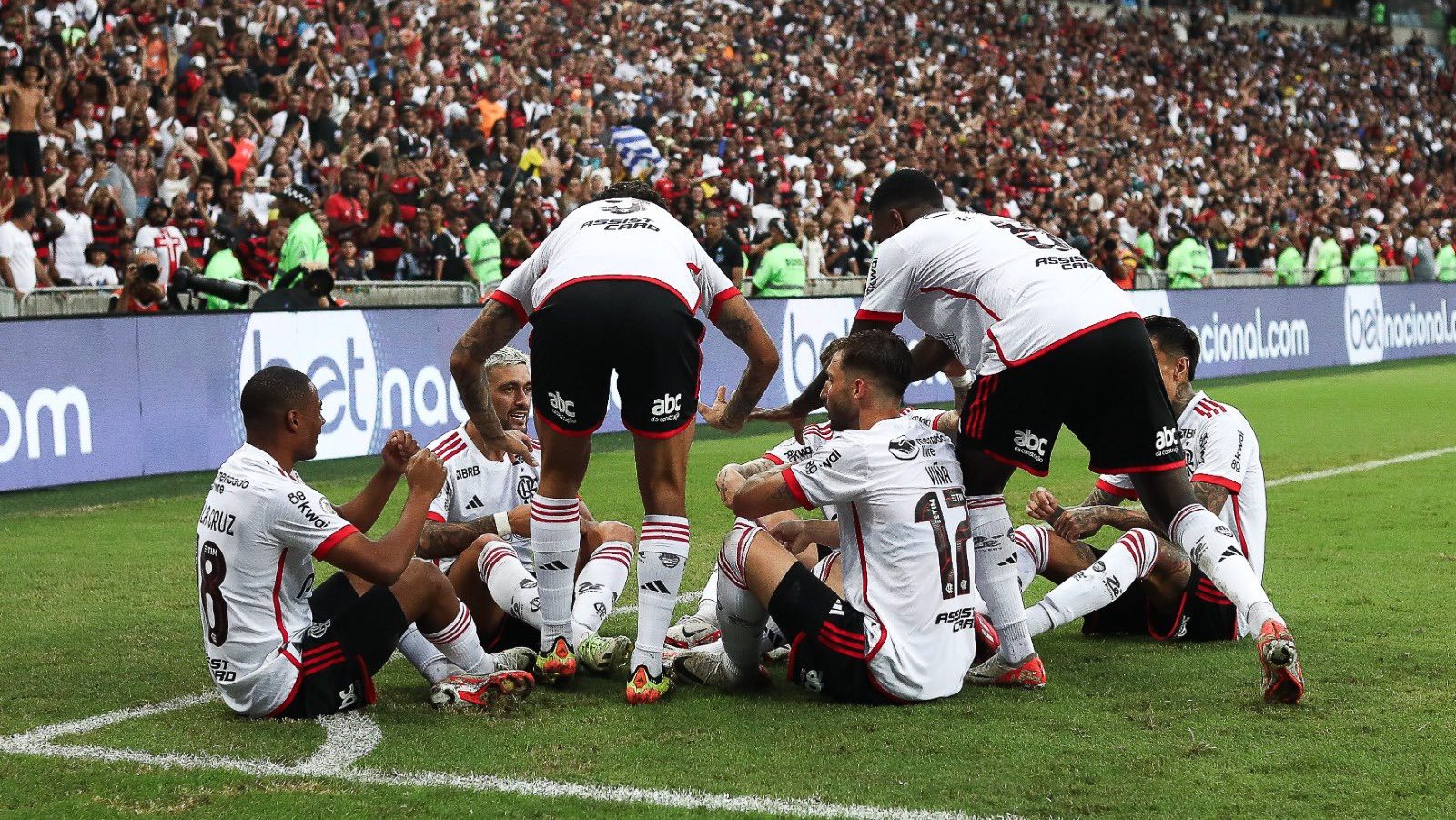 Goleada e melhor atua&ccedil;&atilde;o: Flamengo consolida bom momento fazendo hist&oacute;ria