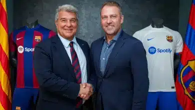 In&iacute;cio da era Flick: Barcelona acerta demiss&otilde;es, costura renova&ccedil;&otilde;es e monitora mercado