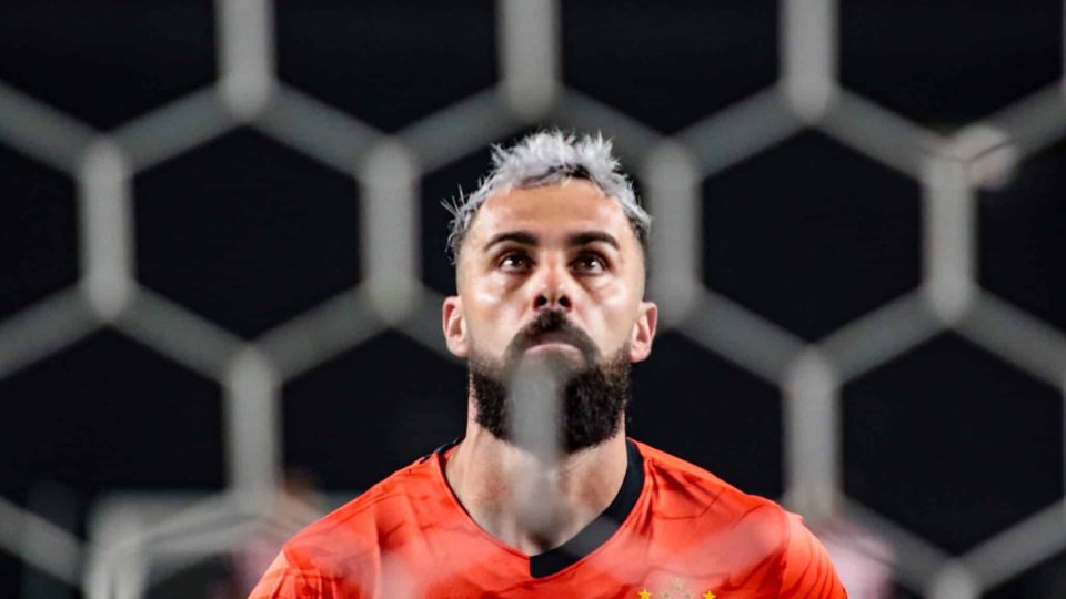 Atuações de Jandrei mostram que Young merece uma chance no gol do São Paulo