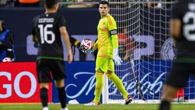 Inova&ccedil;&atilde;o (ou bizarrice) na Copa Am&eacute;rica: goleiro do M&eacute;xico ganha luva incomum