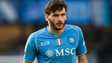 Empres&aacute;rio e pai de Kvaratskhelia querem sa&iacute;da do Napoli, que d&aacute; resposta forte