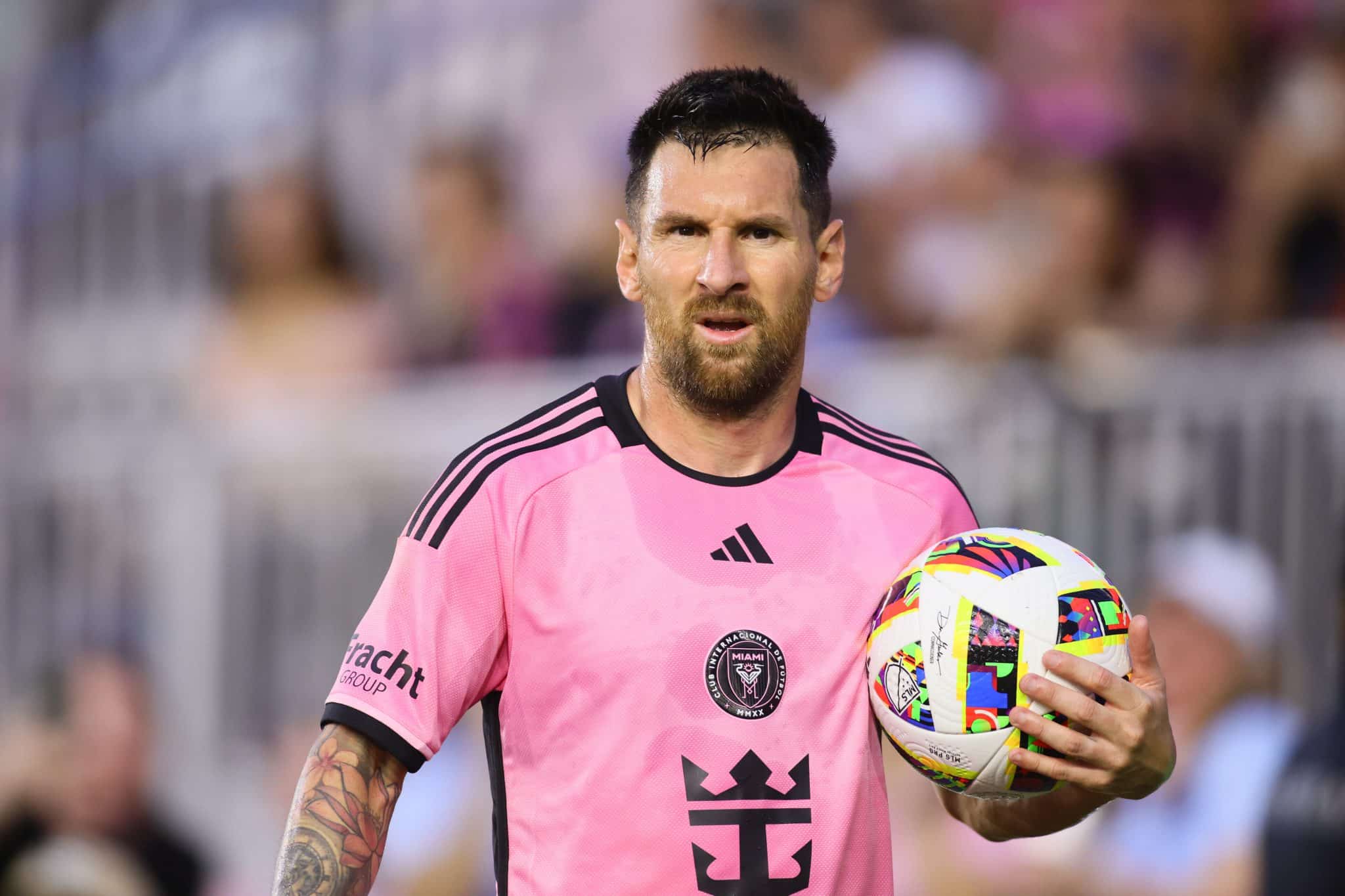 Messi desanima hermanos sobre chance de atuar no futebol argentino