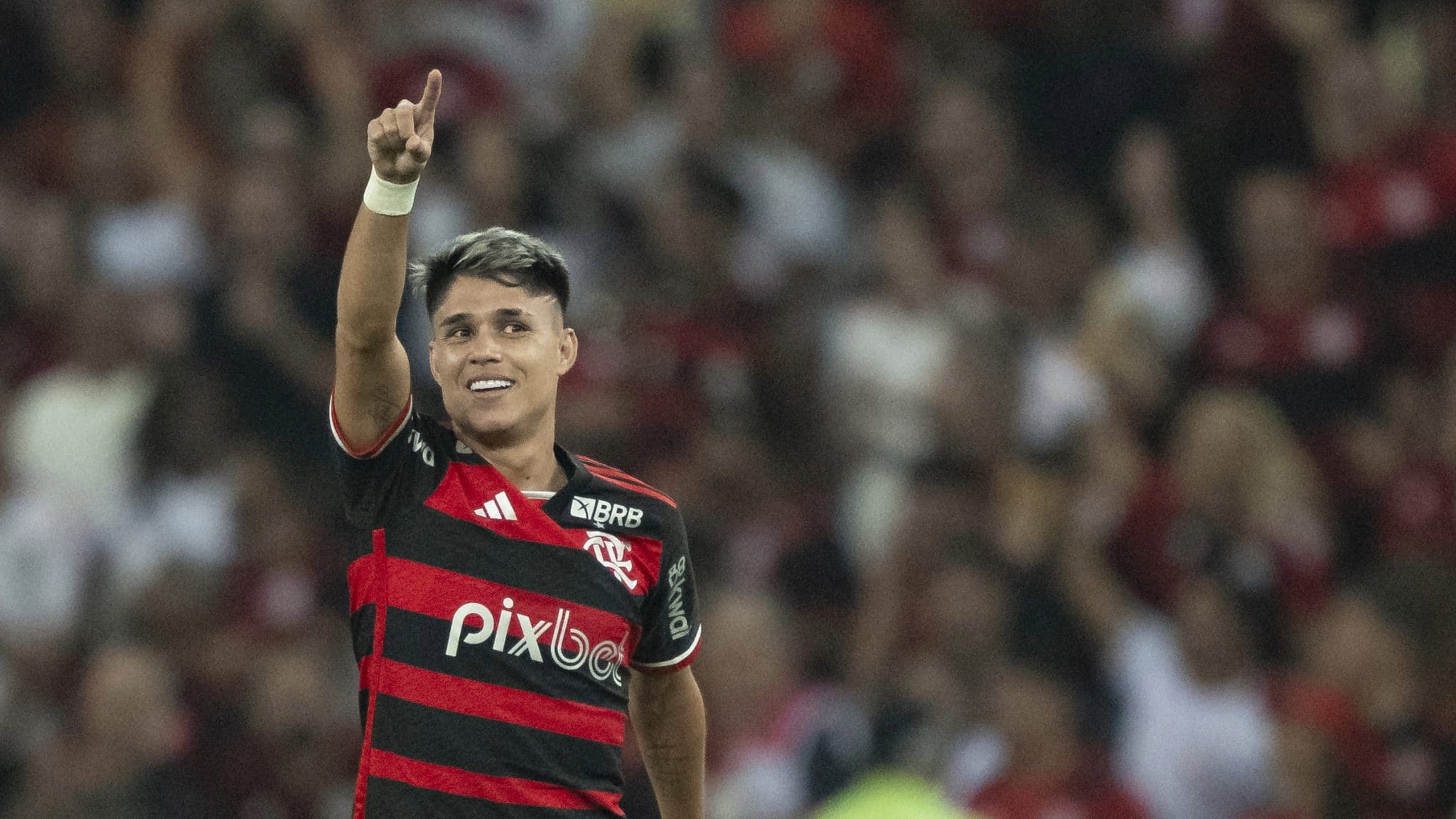 At&eacute; Neymar se rende a gola&ccedil;os de Luiz Araujo, protagonista em vit&oacute;ria&nbsp;do&nbsp;Flamengo