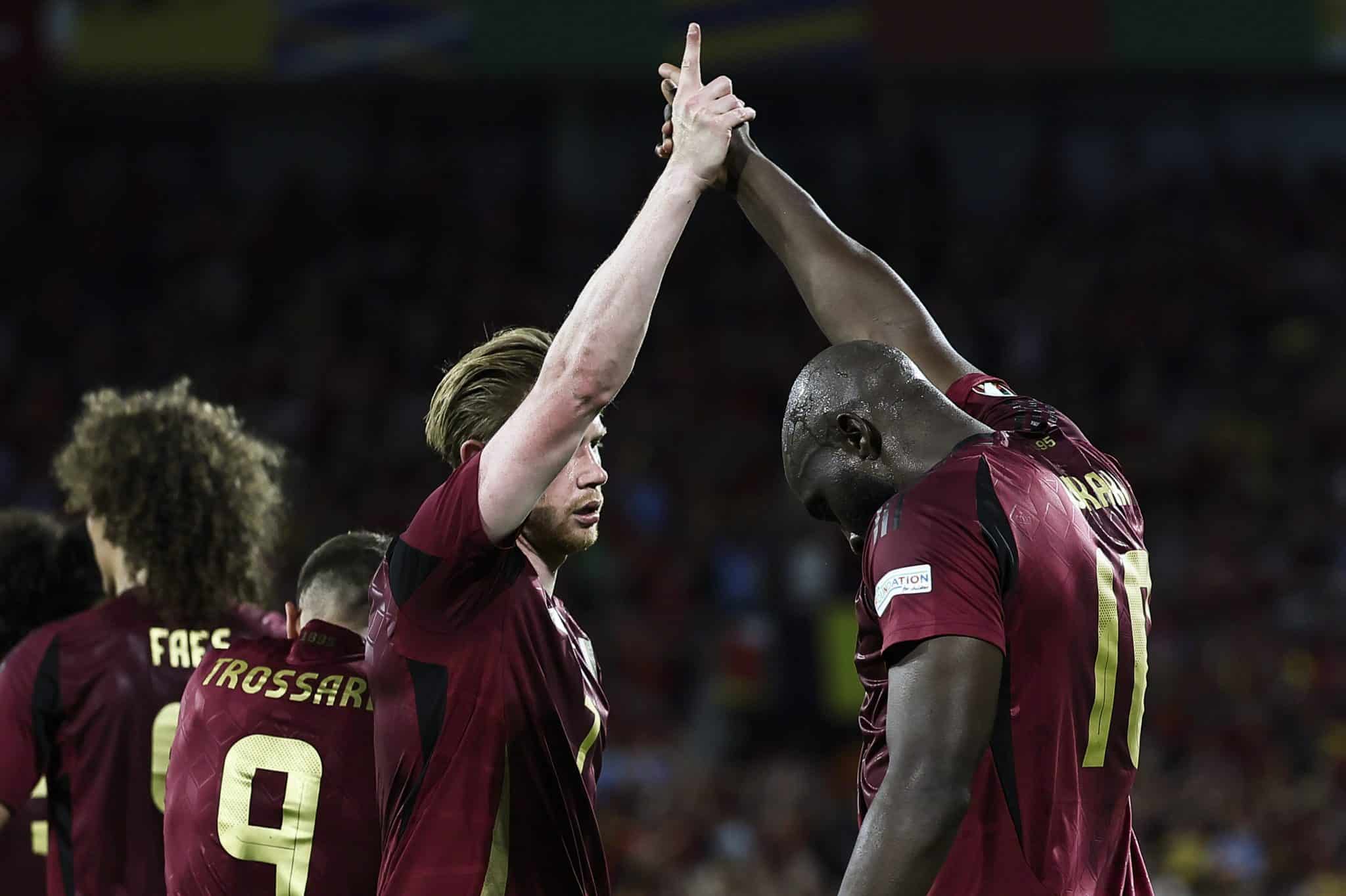 Kevin De Bruyne e Romelu Lukaku comemoram gol da B&eacute;lgica na Euro 2024. 