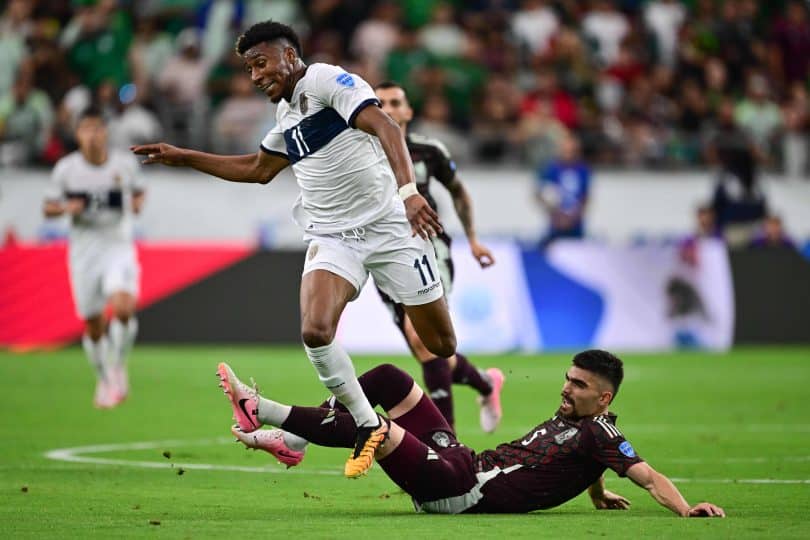 VAR salva corintiano, classifica Equador, mas encontro com Messi nas quartas desanima