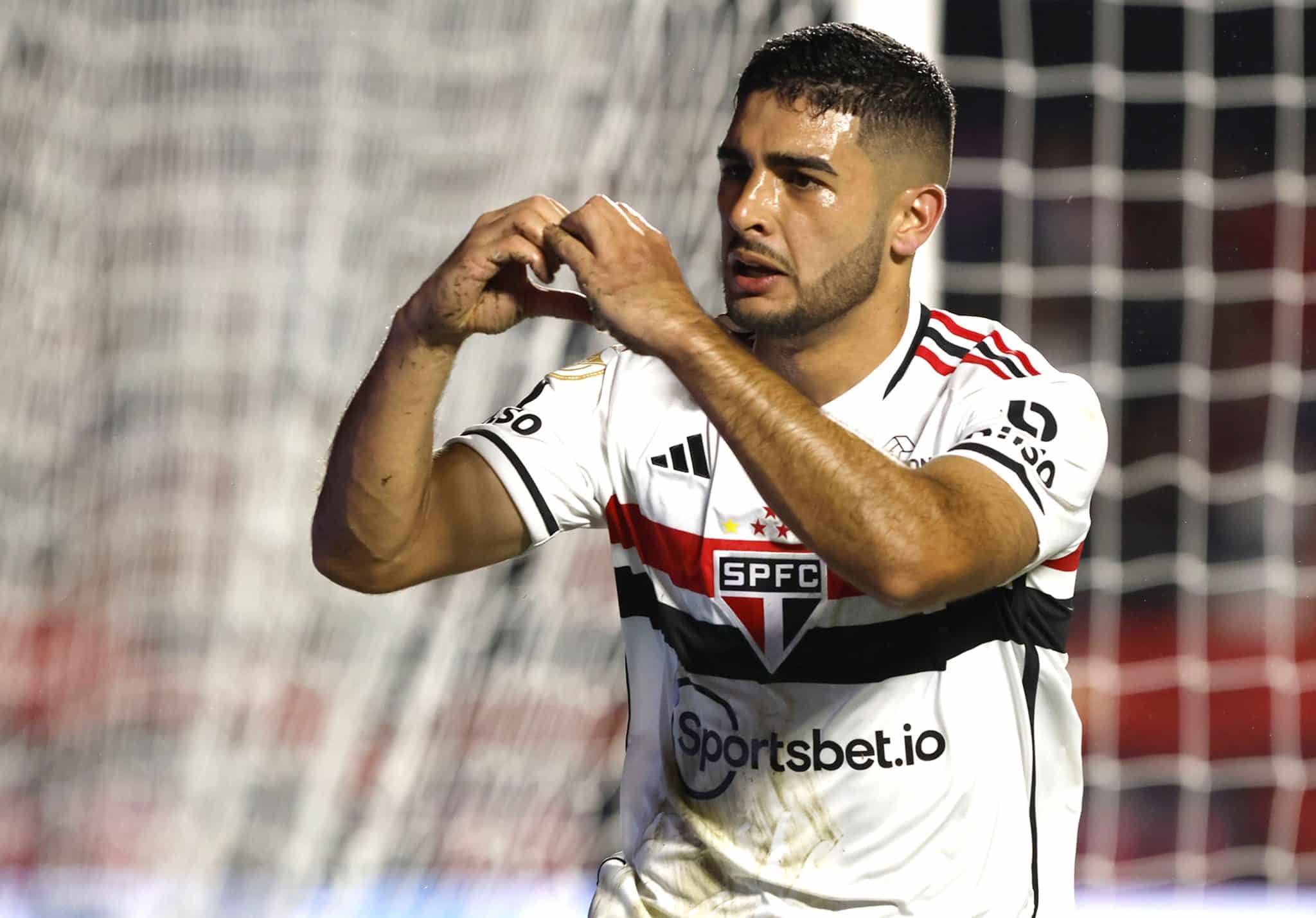 O que levou o S&atilde;o Paulo a contratar definitivamente Michel Araujo