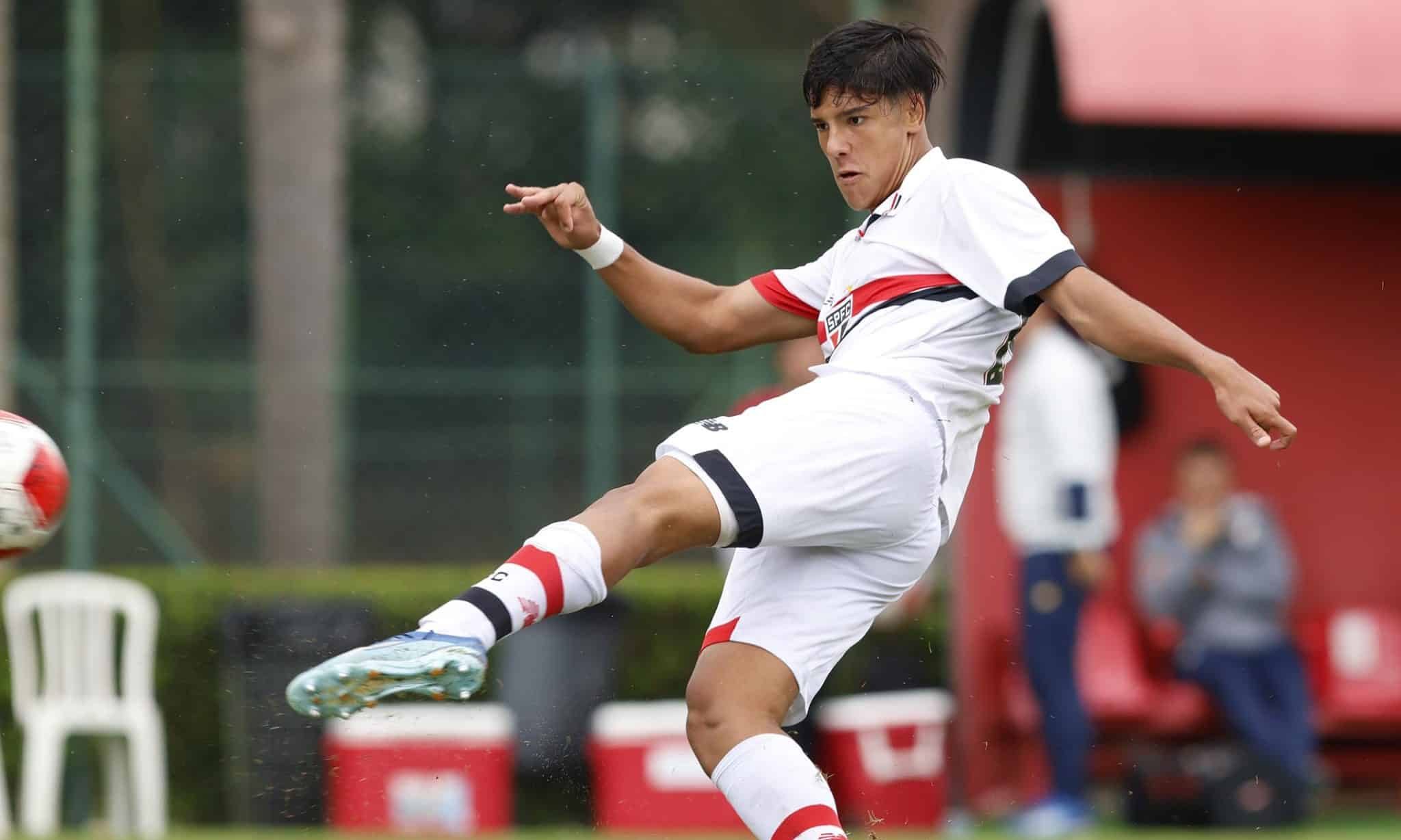 Joia do S&atilde;o Paulo entra no radar do Barcelona, que o avalia como melhor da posi&ccedil;&atilde;o no Brasil