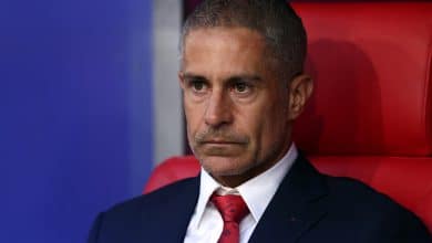 Alb&acirc;nia de Sylvinho sofre do pr&oacute;prio veneno contra a Espanha, mas sai de cabe&ccedil;a erguida