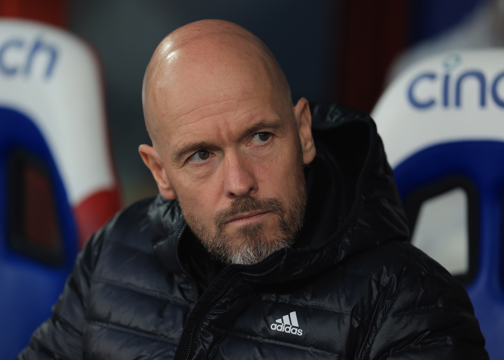Promessa elogiada por Ten Hag recusa Manchester United para fechar com pequeno time italiano