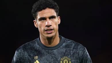 Livre no mercado, Varane fica perto de time comandado por F&agrave;bregas