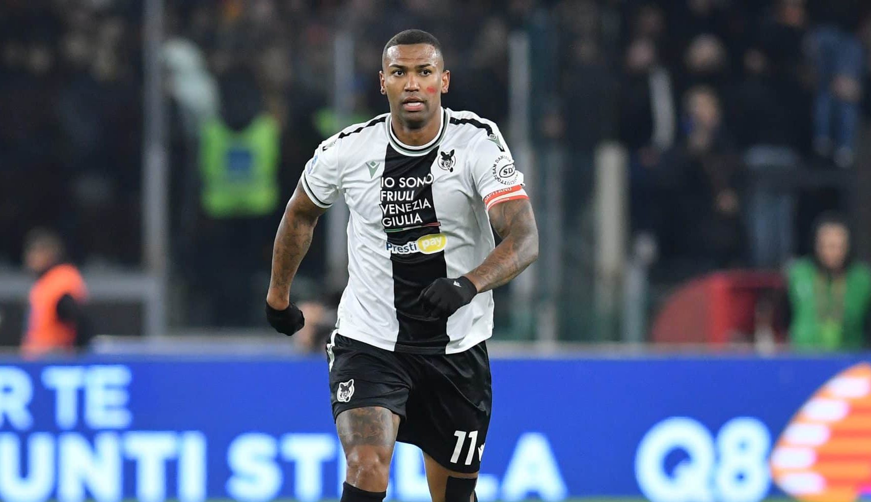 Cruzeiro d&aacute; chap&eacute;u no Corinthians e fecha com volante da Udinese