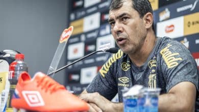 Santos ou Corinthians: Carille d&aacute; resposta estranha sobre futuro ap&oacute;s vit&oacute;ria na S&eacute;rie B