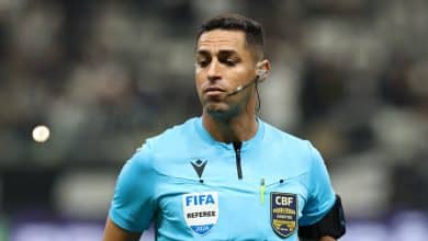 &Aacute;rbitro que expulsou Ruschel injustamente rouba a cena em Vila Nova e Santos