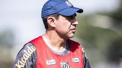 O que a diretoria do Santos espera de Carille ap&oacute;s bancar perman&ecirc;ncia do treinador?