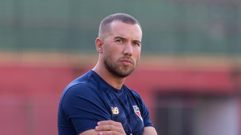 São Paulo traça plano para ter técnico campeão da Copinha no time principal