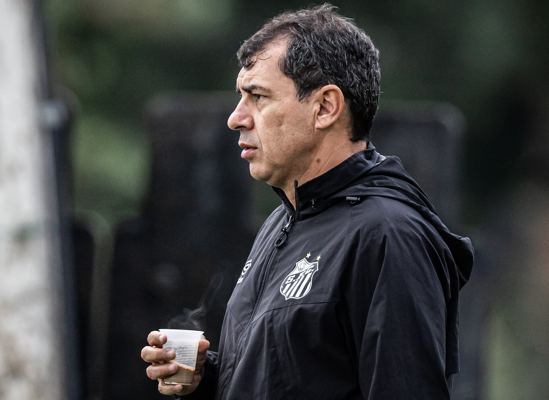 Conversas nas &uacute;ltimas horas mant&ecirc;m Santos seguro quanto &agrave; perman&ecirc;ncia de Carille