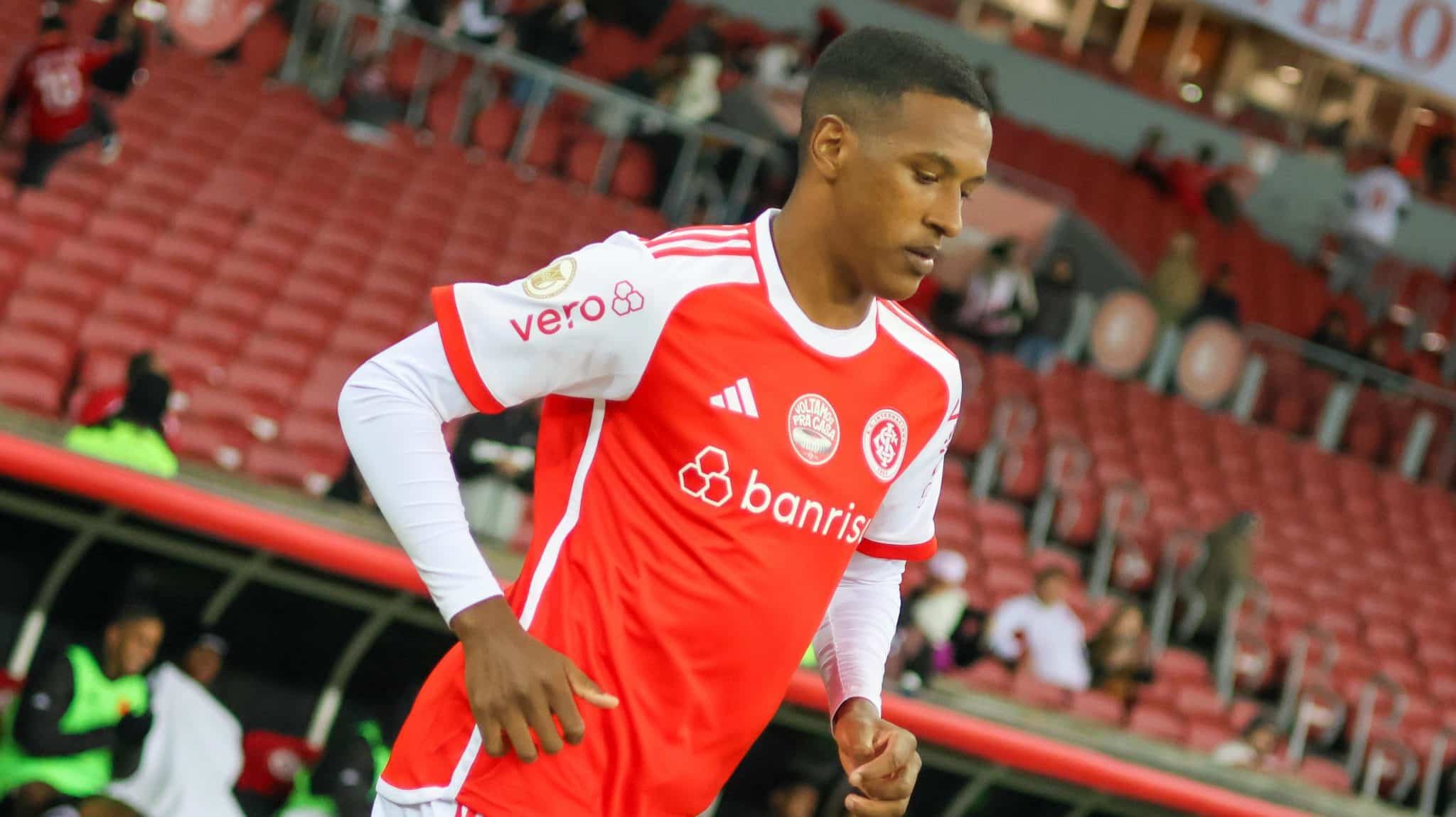 Erros individuais custam caro, e Internacional frustra sua torcida no retorno ao Beira-Rio